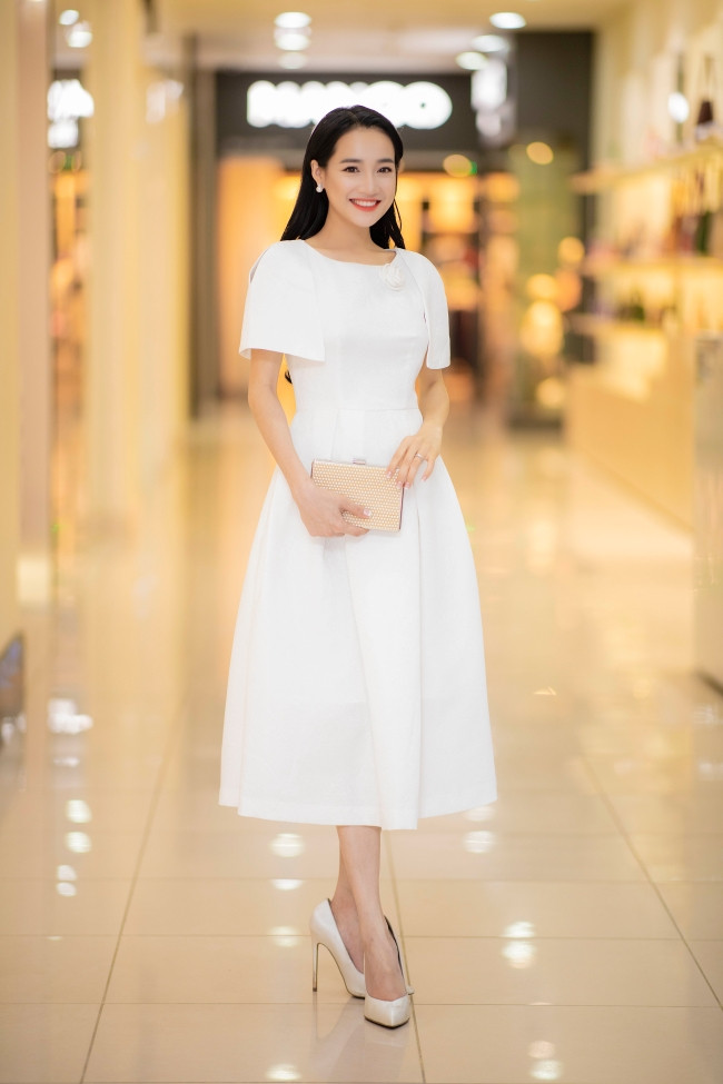 Nha Phuong lo bung bau, tat bat chay show truoc dam cuoi voi Truong Giang?