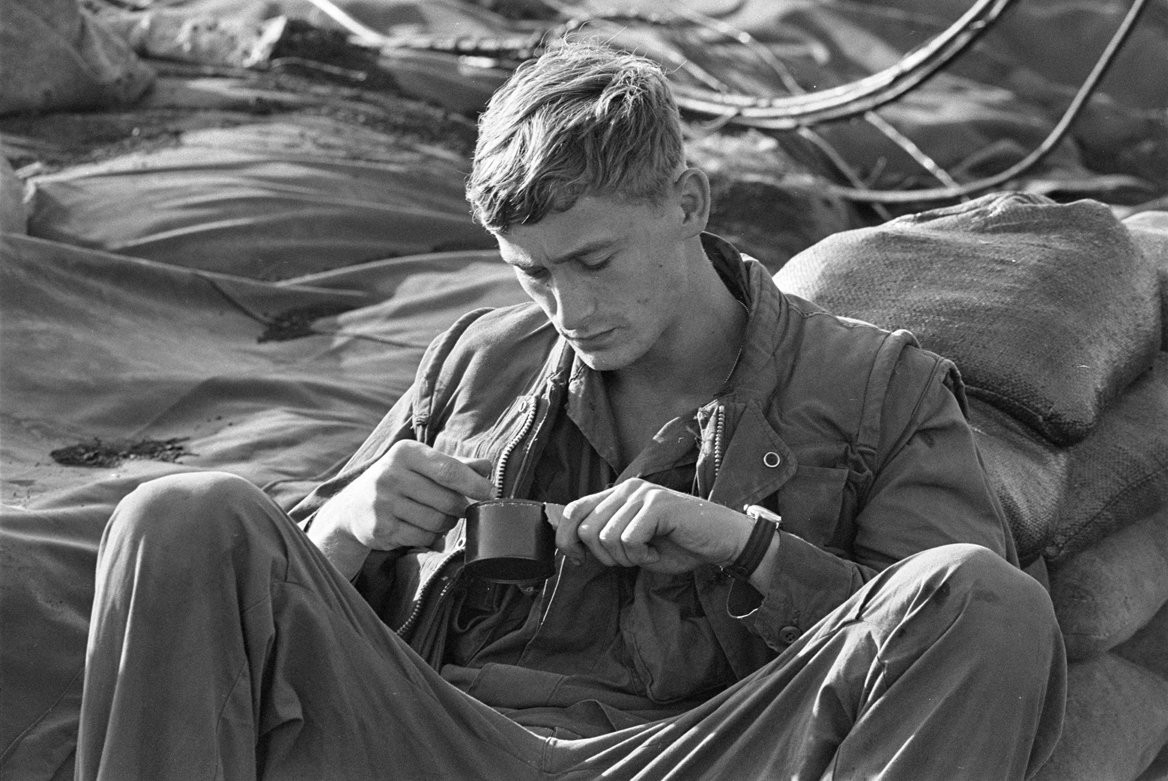 Khẩu phần ăn dã chiến loại C của quân đội Mỹ ở Chiến trường Việt Nam. Khẩu phần ăn của binh lính Mỹ được chia ra làm nhiều loại, trong đó loại C là loại dành cho binh lính cấp thấp nhất. Nguồn ảnh: NewYorkTimes.