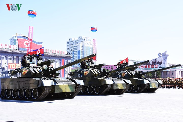 Các xe tăng chiến đấu chủ lực Pokpung-ho 4.