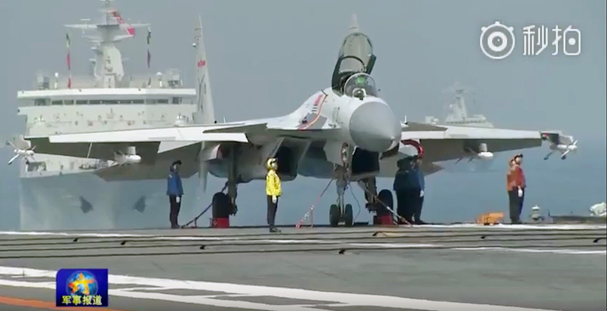 Quá trình đào tạo sẽ bắt đầu từ nay tới năm 2019 - trùng với thời điểm tàu sân bay Type 001A của nước này đi vào hoạt động. Tuy nhiên truyền thông Trung Quốc cũng lo ngại về việc thời gian quá gấp rút có thể sẽ ảnh hưởng tới chất lượng phi công trong tương lai. Nguồn ảnh: GC.