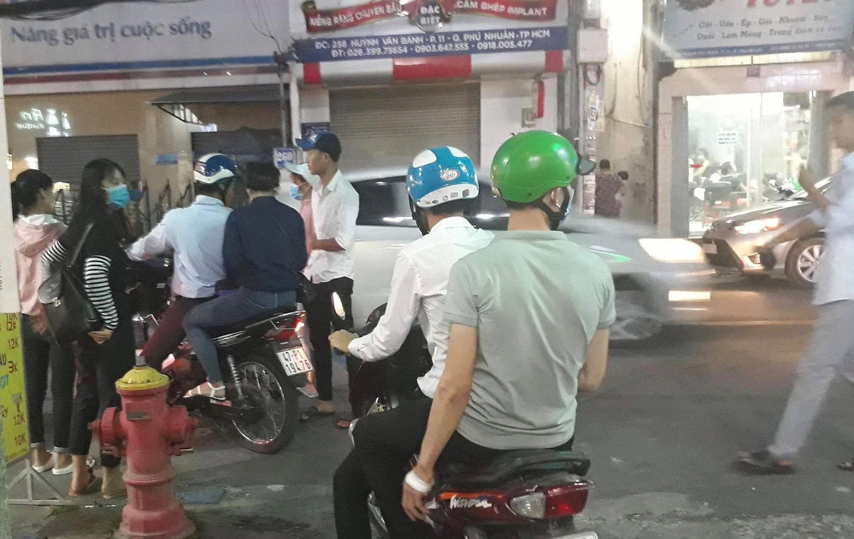 Nam nhan vien tu vong bat thuong trong thang may nha hang Thoang Viet-Hinh-2