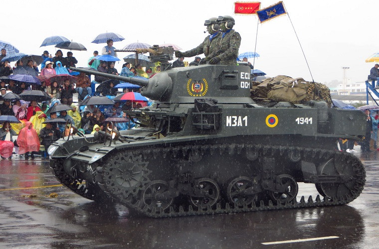 Cụ thể, một lượng lớn xe tăng M3 Stuart hiện vẫn đang phục vụ trong Quân đội Paraguay. Ngoài M3, quân đội Paraguay còn có một lượng lớn xe tăng M4 Sherman khác - cũng từng phục vụ trong Chiến tranh Thế giới thứ hai nay lại tiếp tục phục vụ trong biên chế quân đội nước này. Nguồn ảnh: Warhistory.