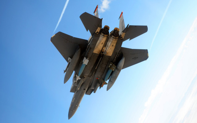 Về cơ bản, F-15I không có nhiều điểm khác biệt so với F-15E. Tuy nhiên, do trên F-15I Israel có lắp đặt nhiều thiết bị điện tử riêng biệt và hệ thống cảm biến độc lập so với F-15E nên kết cấu khí động học của F-15I sẽ có đôi chút khác biệt so với F-15E. Nguồn ảnh: Ginl.