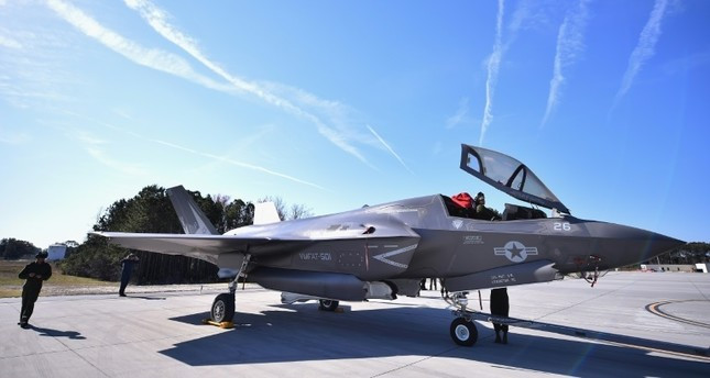 Ngoài ra, hệ thống phần mềm được sử dụng trên phiên bản F-35I này cũng được Israel viết lại dựa trên bản gốc của F-35. Đây được coi là một trong những phiên bản F-35 ít tên tuổi nhưng cũng nguy hiểm bậc nhất thế giới, nhất là khi nó nằm trong tay lực lượng Không quân Israel. Nguồn ảnh: Pinterest.