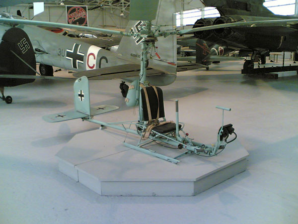 Tổng cộng đã có khoảng 200 chiếc trực thăng Fa 330 được chế tạo và nó phục vụ khá hiệu quả trong quá trình thử nghiệm với các tàu ngầm Đức. Tuy nhiên do ra đời quá muộn, khi này lực lượng tàu ngầm Đức đã gần như bị áp đảo ở Đại Tây Dương nên các trực thăng Fa 330 không tạo được sự khác biệt trong việc giành lại phần thắng trên biển của Hải quân Đức. Nguồn ảnh: Militaryfactory.