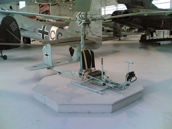 Tổng cộng đã có khoảng 200 chiếc trực thăng Fa 330 được chế tạo và nó phục vụ khá hiệu quả trong quá trình thử nghiệm với các tàu ngầm Đức. Tuy nhiên do ra đời quá muộn, khi này lực lượng tàu ngầm Đức đã gần như bị áp đảo ở Đại Tây Dương nên các trực thăng Fa 330 không tạo được sự khác biệt trong việc giành lại phần thắng trên biển của Hải quân Đức. Nguồn ảnh: Militaryfactory.