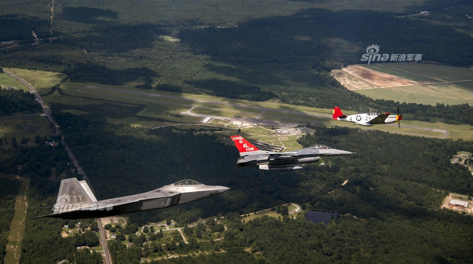 Cuối cùng là chiến đấu cơ F-22. Đây là loiaj chiến đấu cơ nhiều tai tiếng và đắt đỏ bậc nhất trong lịch sử hàng không quân sự thế giới. Tính tới ngày 11/9/2018, tổng cộng Mỹ đã sản xuất được 195 chiến đấu cơ loại này. Nguồn ảnh: Sina.