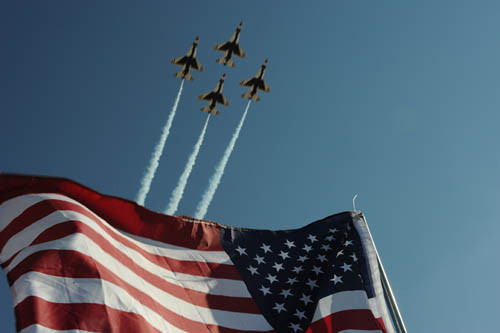 Trong buổi sáng ngày hôm đó, sự việc đã diễn ra quá nhanh và không quân Mỹ gần như không đủ thời gian phản ứng. Cần phải nhớ rằng vụ khủng bố 11/9 là lần đầu tiên nước Mỹ bị tấn công kể từ năm... 1941. Vậy nên chủ quan là điều khó tránh khỏi. Nguồn ảnh: USAF.