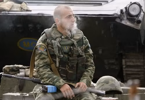 Thậm chí, bộ trưởng quốc phòng Nga hiện tại cũng không phải là người Nga gốc mà là người Tuva. Điều duy nhất về yếu tố con người mà Nga đang gặp phải đó là sự già hoá dân số. Dân số Nga kể từ khi Liên Xô tan rã tới nay luôn giảm liên tục, tới nay chỉ còn 144,3 triệu. Nguồn ảnh: Pinterest.