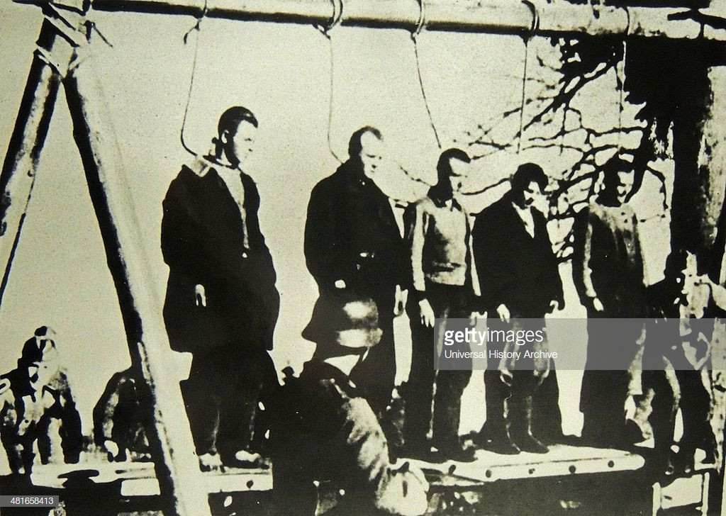 Trong quá khứ, đã có những tấm gương người Liên Xô cực kỳ quả cảm, chiến đấu trong lòng địch hàng năm trời trước khi bị Đức bắt sống và bị mang ra xử tử. Thậm chí những đơn vị du kích trong lòng địch của Liên Xô trước kia còn có số lượng lớn tới nỗi, Moscow phải gửi sĩ quan chỉ huy cùng chính uỷ xuống khu vực bị chiếm đóng để chỉ huy được lực lượng du kích địa phương này. Nguồn ảnh: Gettyimg.