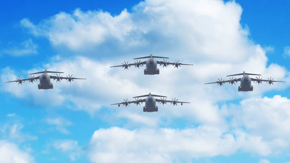 Dàn máy bay vận tải chiến lược A400M của Không quân Malaysia tiến qua lễ đài trong buổi lễ diễu binh. Nguồn ảnh: ST.