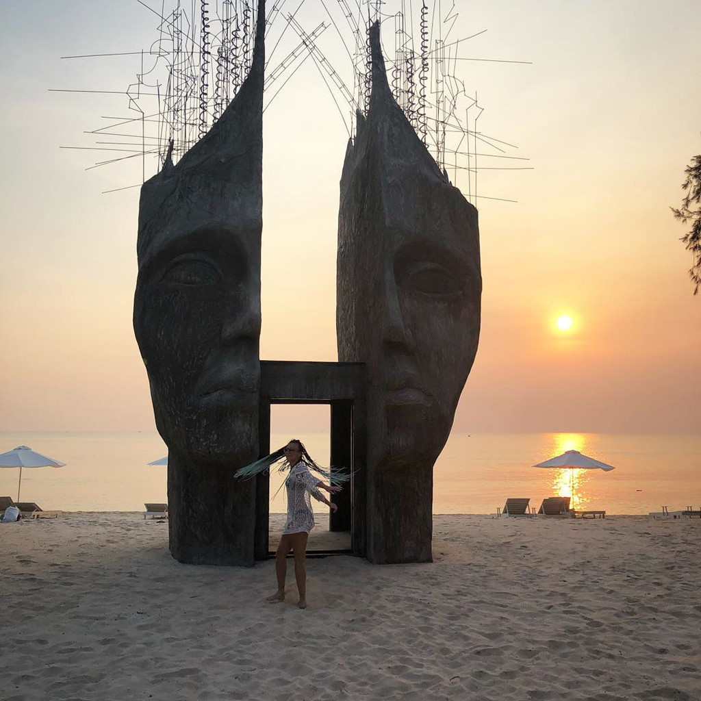 Ở mọi thời điểm trong ngày, chỉ cần đứng vào, du khách đã có bức ảnh đẹp không kém ở trời Tây. Ảnh: @an_svyatoslavovna, @anechkazzzz, @__neyut_, @olesyapachka .