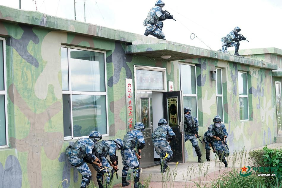 Tiếp cận vị trí con tin bị giam giữ. Nguồn ảnh: 81.CN.