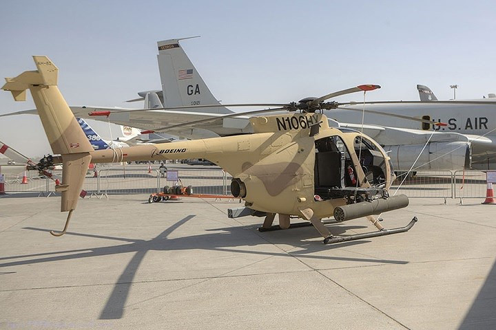 Phía sau là động cơ giúp AH-6 bay được với tốc độ tối đa là 282km/h.