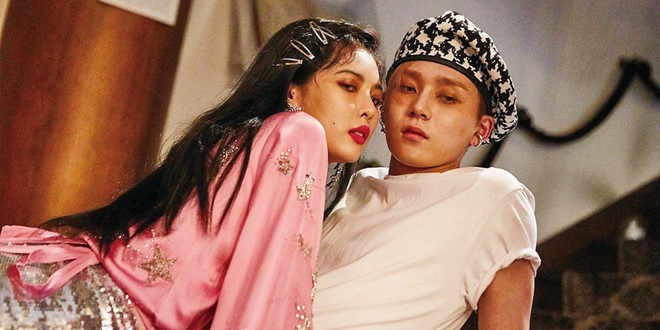 E'Dawn (Pentagon): Đầu tháng 8, tờ TV Reports của Hàn Quốc đưa tin ca sĩ E'Dawn và đàn chị HyunA đang yêu nhau. Cụ thể, hai ngôi sao thần tượng đã hẹn hò từ tháng 5/2016, trước khi nhóm Pentagon ra mắt. Đông đảo fan hâm mộ quyết tẩy chay E'Dawn vì lừa dối khán giả. "Chúng tôi tức giận vì E'Dawn hầu như im lặng và không có nỗ lực kết nối với fan để giải thích, trong khi HyunA còn tự giác làm điều này trên Instagram của cô ấy", một người bức xúc.