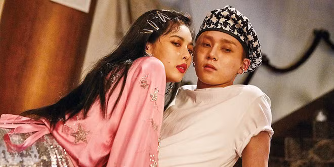 E'Dawn (Pentagon): Đầu tháng 8, tờ TV Reports của Hàn Quốc đưa tin ca sĩ E'Dawn và đàn chị HyunA đang yêu nhau. Cụ thể, hai ngôi sao thần tượng đã hẹn hò từ tháng 5/2016, trước khi nhóm Pentagon ra mắt. Đông đảo fan hâm mộ quyết tẩy chay E'Dawn vì lừa dối khán giả. "Chúng tôi tức giận vì E'Dawn hầu như im lặng và không có nỗ lực kết nối với fan để giải thích, trong khi HyunA còn tự giác làm điều này trên Instagram của cô ấy", một người bức xúc.