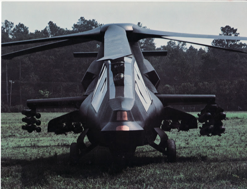 Tốc độ tối đa mà trực thăng tàng hình RAH-66 có thể đạt được chỉ là khoảng 324 km/h. Trong khi đó tốc độ hành trình của RAH-66 vào khoảng 300 km/h. Tầm hoạt động của RAH-66 là một thảm hoạ khi nó chỉ bay được... 450 km khi không sử dụng thùng nhiên liệu gắn ngoài và bán kính chiến đấu chỉ 250 km. Nguồn ảnh: Scott.