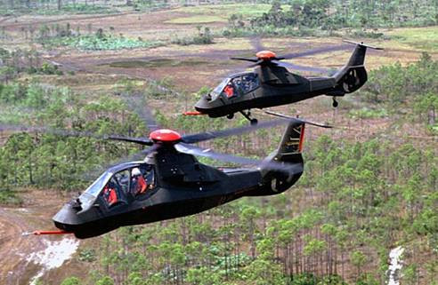 RAH-66 được thiết kế với hai ghế ngồi, phi hành đoàn bao gồm một lái chính và một sĩ quan điều khiển vũ khí. Loại trực thwang này có cánh quạt chính năm lá và cánh đuôi 8 lá. Trực thăng sử dụng hai động cơ LHTEC T800 cung cấp công suất tổng cộng hơn 3000 sức ngựa. Nguồn ảnh: Scott.