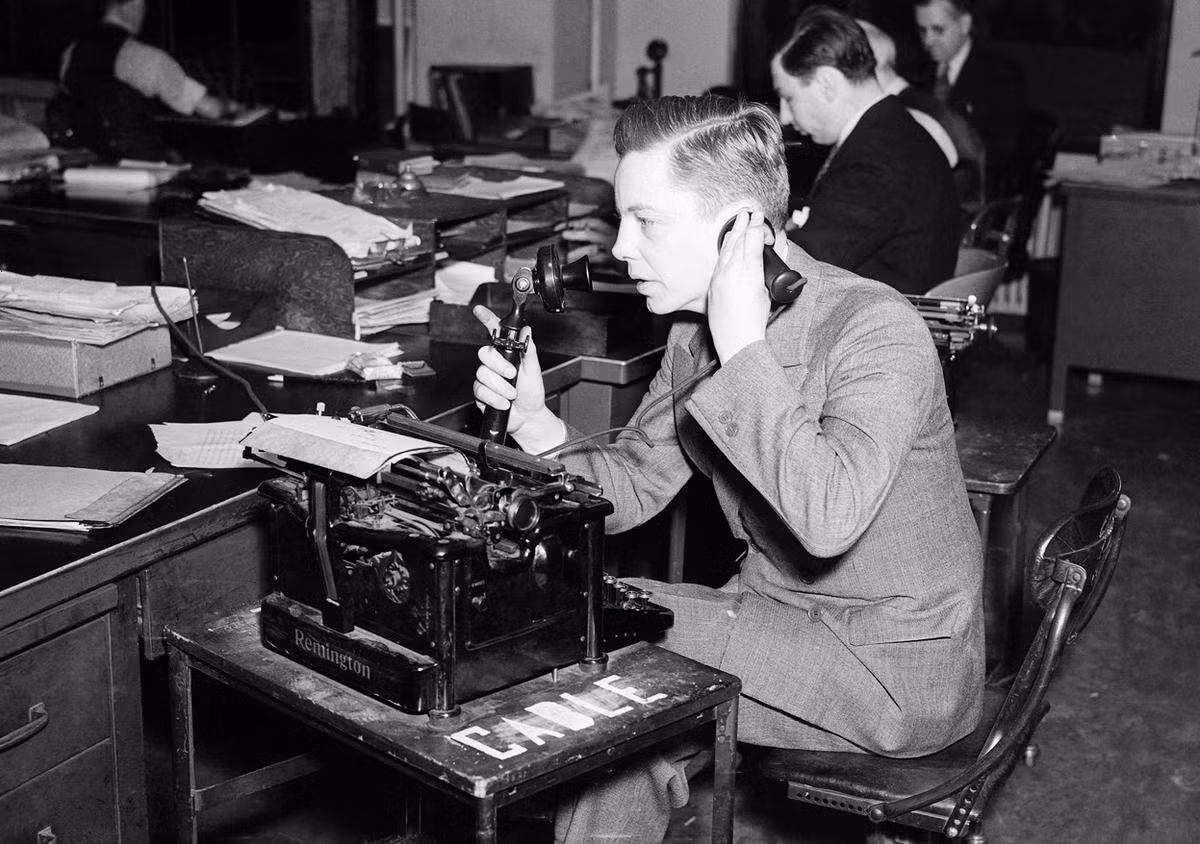 Phóng viên hãng AP tại Danzig đưa tin về việc Đức xâm lược Ba Lan. Đức đã vin vào cái cớ Ba Lan không chịu trả lại vùng Danzig cho Đức để gây chiến xâm lược toàn bộ quốc gia này. Nguồn ảnh: TA.