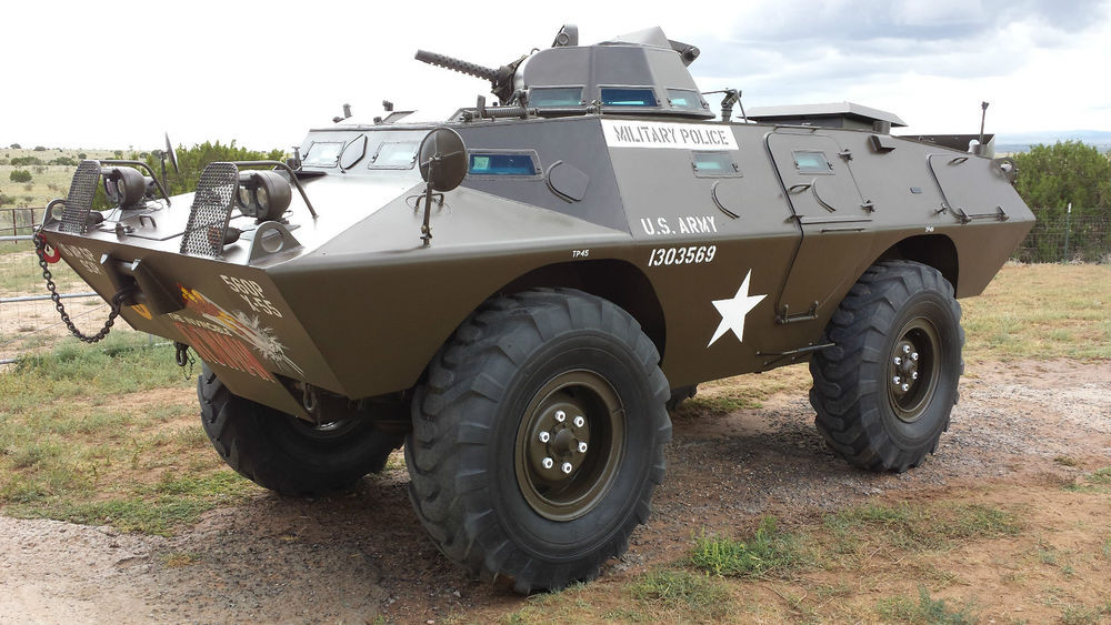 Ra đời từ năm 1964 của thế kỷ trước, loại xe bọc thép bánh lốp này cực kỳ phù hợp trong việc tác chiến hiệp đồng cùng lực lượng tăng thiết giáp khi nó có thể trinh sát dò đường và phối hợp với lực lượng xe tăng chủ lực. Có thể nói LAV-100 là "kẻ kế thừa" hoàn hảo của M3 Stuart trong giai đoạn Chiến tranh Lạnh. Nguồn ảnh: Warhistory.