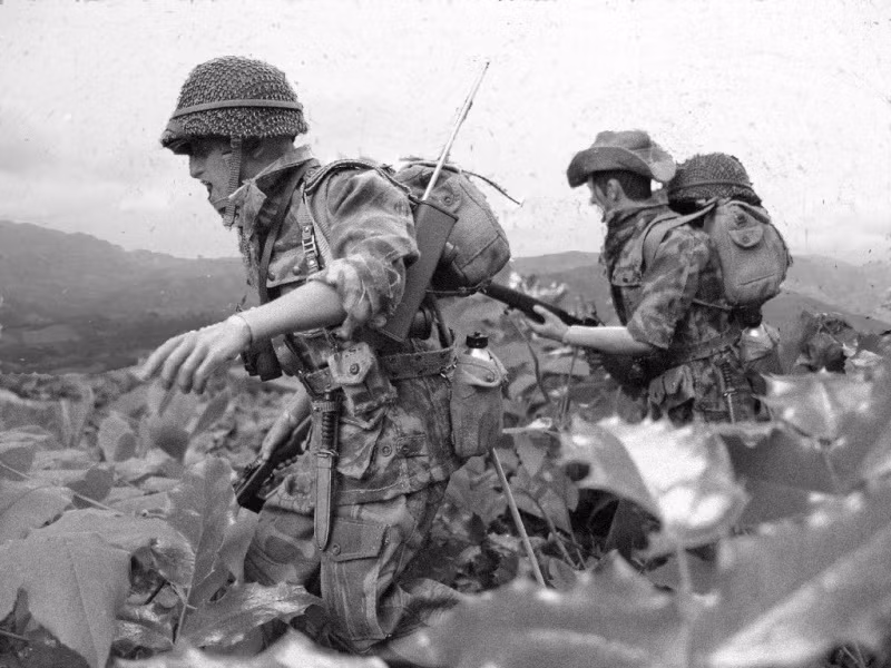 Toàn bộ người, vật liệu, lương thực và đạn dược đều được Pháp tiếp tế bằng máy bay xuống Điện Biên Phủ. Nguồn ảnh: Goodread.