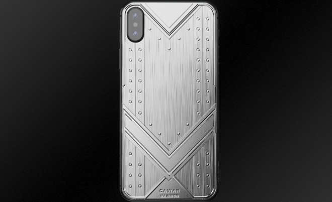 Các chuyên gia của Caviar cho biết, ý tưởng "độ" iPhone Xs Max lần này được lấy ý tưởng từ những chiếc xe tăng với hình dáng hầm hố của quân đội Nga.