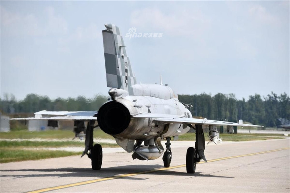 Cụ thể, trong biên chế của Không quân Israel hiện tại chỉ còn đúng một trung đoàn - tương đương 12 chiếc MiG-21 còn đang hoạt động tốt. Nguồn ảnh: Sina.