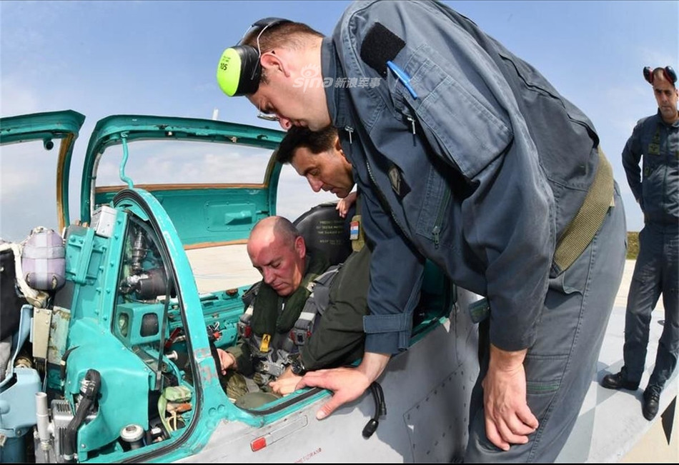 MiG-21 là chiến đấu cơ tiêm kích có phi hành đoàn từ một tới hai người tuỳ phiên bản. Máy bay có chiều dài 14,7 mét, sải cánh 7,15 mét và diện tích mặt cánh 23 mét vuông. Trọng lượng rỗng của MiG-21 là 5,8 tấn tỏng khi trọng lượng cất cánh tối đa có thể lên tới gần 10 tấn. Nguồn ảnh: Sina.