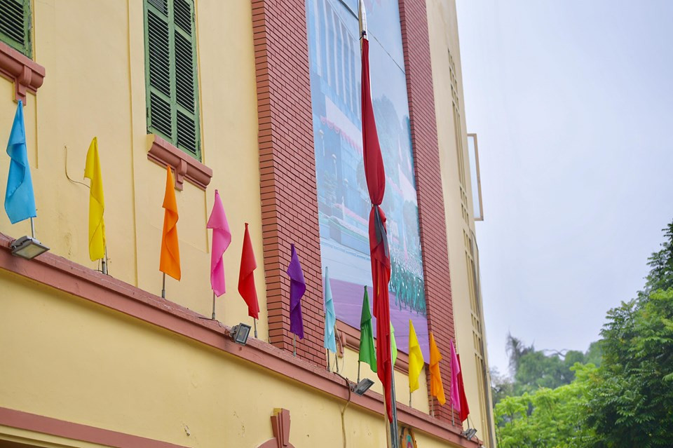 Cờ rủ tại các cơ quan.