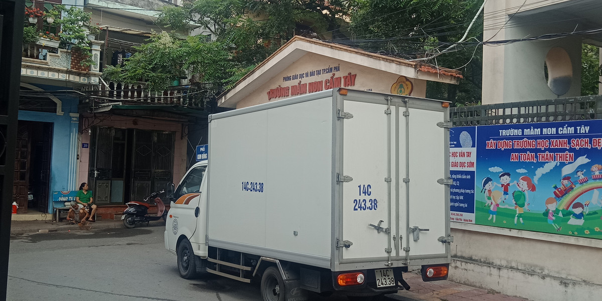 Quang Ninh: Nghi van cong ty Hai Huong tuon rau “ban” vao truong hoc-Hinh-3