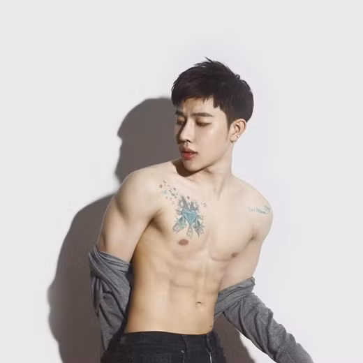 Ngoại hình là thế mạnh lớn nhất để Danny Nguyễn tích cực trong công việc làm người mẫu thời trang, người mẫu ảnh với phong thái cực kỳ chuyên nghiệp.