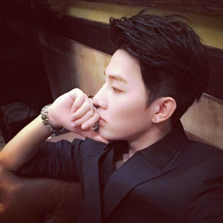 Hot boy 9X cho biết hiện anh cũng đang khá bận rộn làm quản lý kinh doanh và cảm thấy rất yêu thích công việc này.