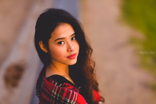 Năng động và thích những trải nghiệm mới lạ nhưng Lệ Mẫn cũng có nhiều sở thích, thú vui rất con gái như làm đẹp, mua sắm, làm mẫu ảnh và nấu nướng.