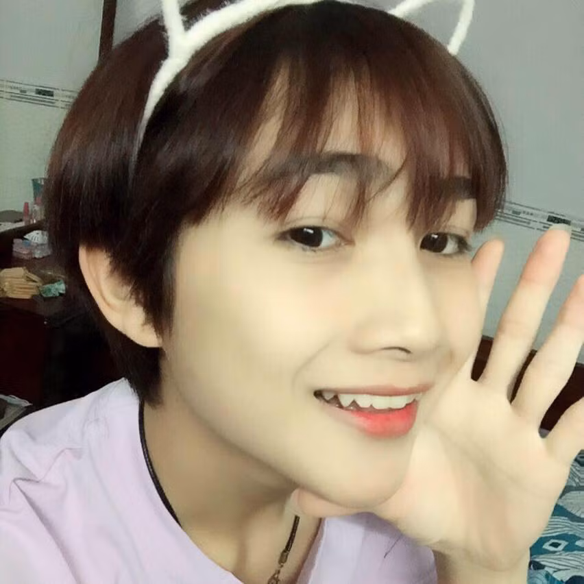 Ngọc Trinh cho biết những bức ảnh đóng giả cô dâu đúng là của cậu. Loạt ảnh này được chụp trong một lần Trinh nhận lời làm mẫu cho một người bạn. Vốn có làn da trắng trẻo, khuôn mặt giống con gái nên Ngọc Trinh cũng nhận biết được lợi thế của mình trong công việc này.