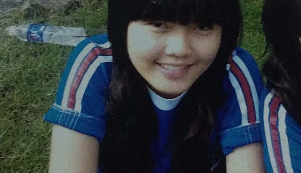 Cách đây 2-3 năm, Hồng My với thân hình béo tròn, nước da ngăm đen luôn bị bạn bè trêu chọc, thậm chí còn có những người ác miệng rủa xả. Mặc cảm về chính bản thân, Hồng My dần sống khép kín, ít giao tiếp với người khác. Cô bạn chia sẻ bạn bè của cô thời điểm đó cũng chỉ đếm trên đầu ngón tay.