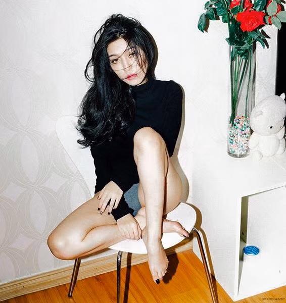 Ngoài công việc chính marketing, 9X Tây Ninh chân dài còn làm MC, người mẫu ảnh. Sở hữu thân hình chuẩn với các số đo 84-62-93 và đôi chân dài, vẻ đẹp vừa hiện đại vừa có chút kiều mị khiến Thảo Như có được những bức ảnh rất chuyên nghiệp.