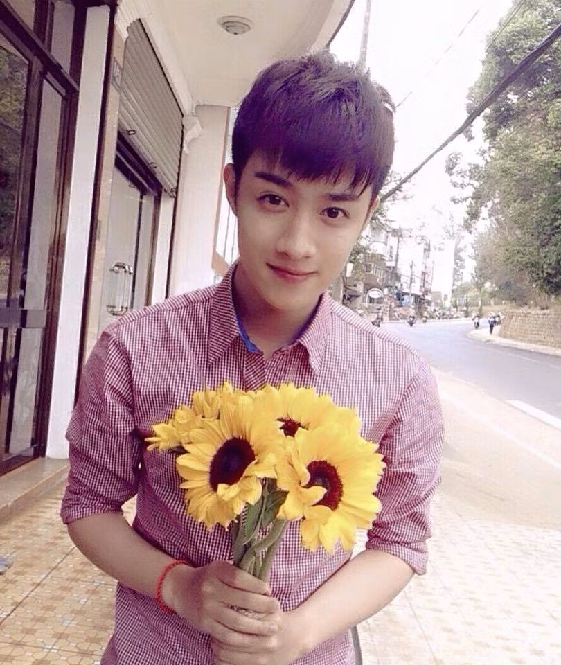 Do đang ở trong năm hết sức quan trọng của đại học, vì vậy Redka vẫn luôn coi trọng việc học, đặt nó lên hàng đầu. Dù rất đam mê nghệ thuật nhưng việc học được ưu tiên hơn cả nên chỉ nhận các show chụp ảnh trong thời gian rảnh rỗi.