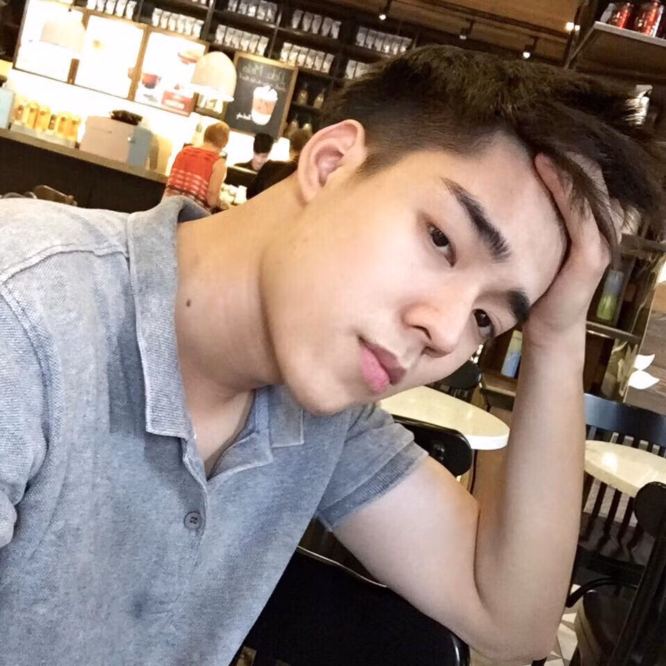 Đang học chuyên ngành Quản trị nên Minh Hoàng ngoài thời gian học cũng đã bắt đầu thử sức với một vài mô hình kinh doanh nhỏ.