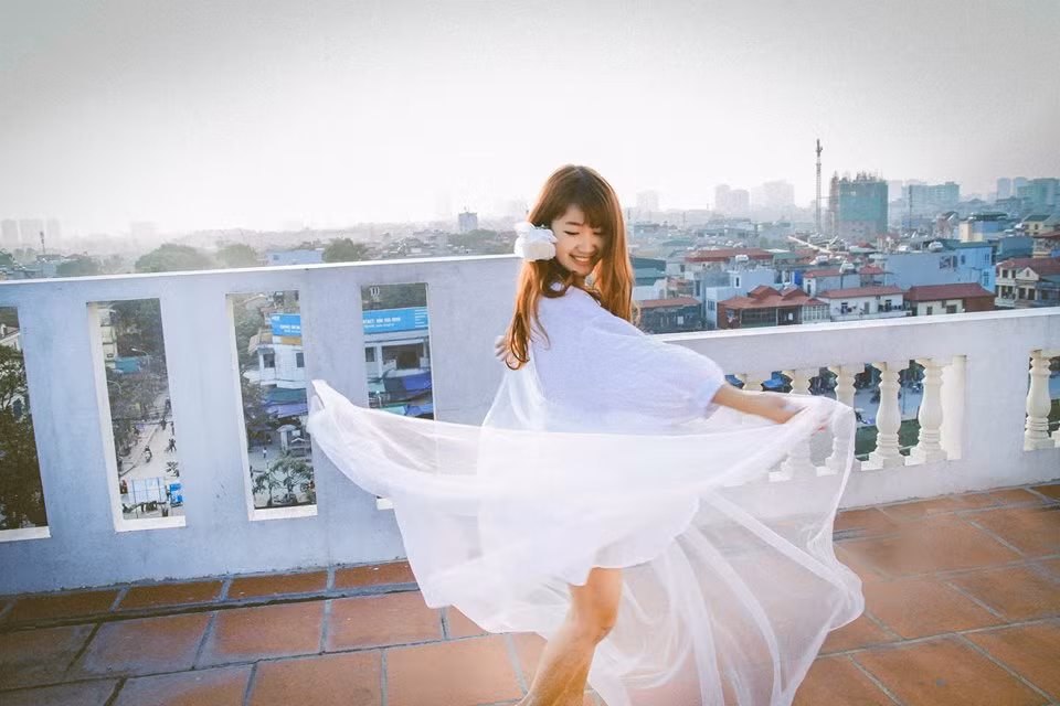 Không có chiều cao tốt nhưng bù lại, khuôn mặt ăn hình và nụ cười tỏa nắng vẫn khiến Phương Anh có thêm nhiều lợi thế trong nhiều công việc của mình.