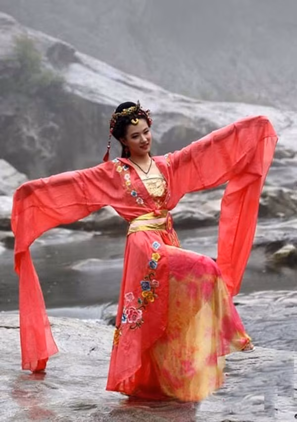 Cuộc thi được tổ chức nhằm tìm kiếm thất đại tiên nữ xinh đẹp nhất và thu hút rất nhiều thí sinh tham gia từ Hợp Phì, Nam Kinh, Vũ Hán... Phần đầu cuộc thi, các thí sinh sẽ xuất hiện trong bộ trang phục cổ trang, mang dáng dấp của những cung tần, mỹ nữ thời xưa và tạo liên tưởng đến những nàng tiên...