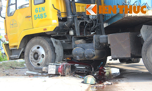 Bi container keo le gan 20 met, mot nguoi nguy kich-Hinh-3