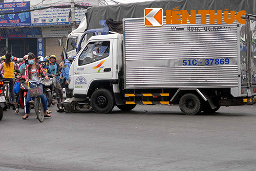 Bi xe tai tong vang hon 10m, mot phu nu nguy kich