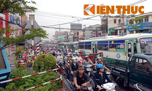 Bi xe tai tong vang hon 10m, mot phu nu nguy kich-Hinh-3