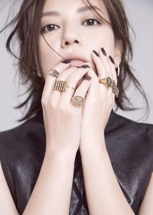 Cô đều chăm chỉ với hàng loạt dự án phim đình đám mỗi năm, trong vai trò diễn viên hoặc đạo diễn, nhà sản xuất.