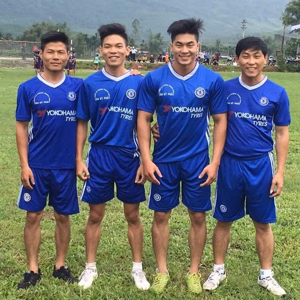 Và có lẽ nhiều người sẽ càng bất ngờ hơn khi biết rằng chàng hot boy dắt xe nổi tiếng bất thình lình này hiện đang làm người mẫu ở TP. Hồ Chí Minh.