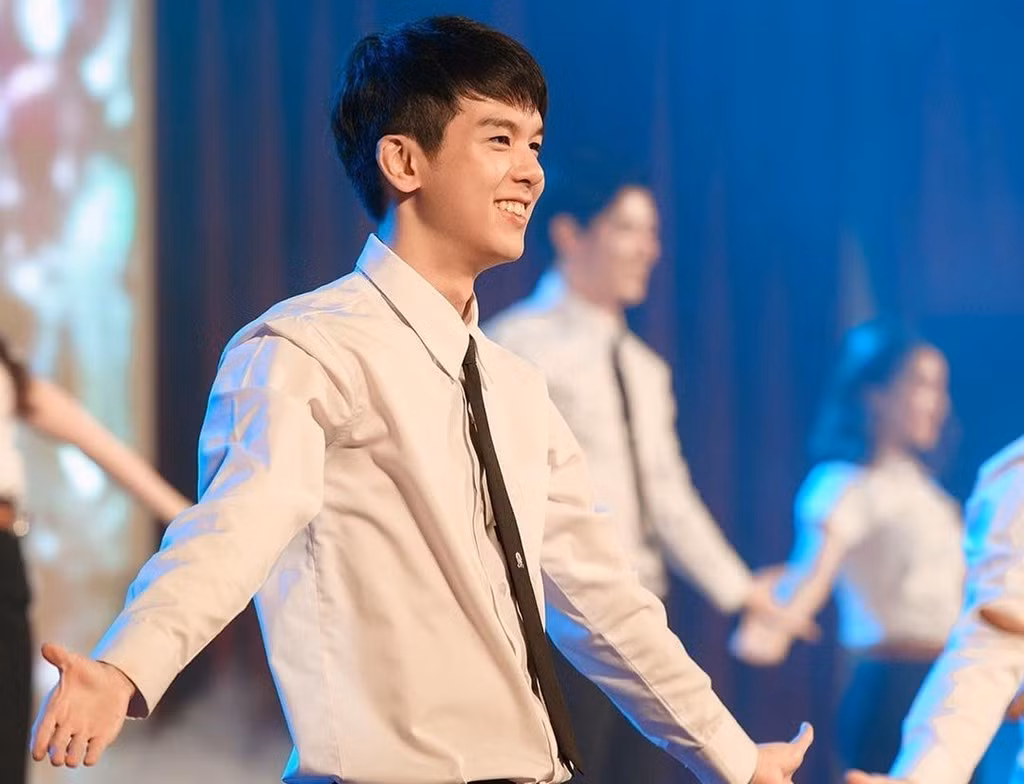 Tại trường đại học, "chàng trai nha sĩ" là một trong những nhân tố tích cực của các hoạt động văn nghệ và đội cổ vũ.