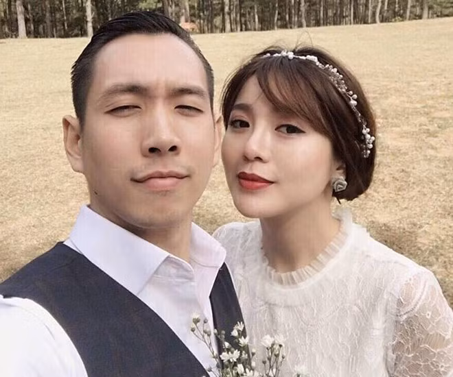 Tú Linh là gương mặt khá nổi tiếng trong giới trẻ Việt, đặc biệt là cộng đồng những người yêu bóng đá và hâm mộ đội M.U. Mới đây, hot girl Hà thành chia sẻ ảnh cưới chụp tại Đà Lạt. Cô gái 26 tuổi xác nhận sẽ tổ chức hôn lễ sau khoảng một tháng nữa. Ảnh: FBNV.