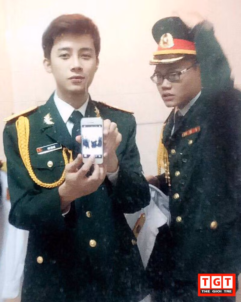 Minh Đăng sinh năm 1994, ở TP Vinh, tỉnh Nghệ An. Anh chàng hiện đang là sinh viên khoa Thanh nhạc, trường đại học Văn hóa Nghệ thuật Quân đội. Mặc dù còn trẻ tuổi, lại đang là sinh viên nhưng Minh Đăng đã sớm xây dựng một thương hiệu trang sức có tiếng ở thành Vinh, là "sếp" của 3 nhân viên dưới quyền.