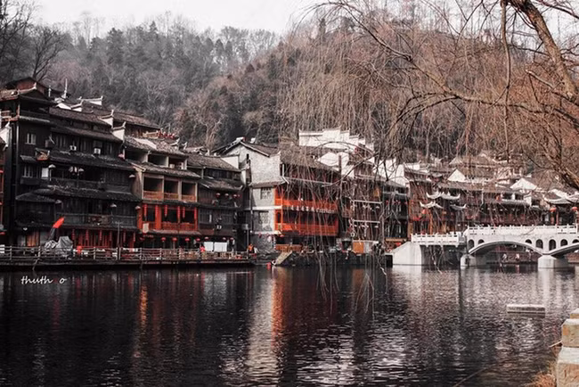 Từ những con hẻm nhỏ tới những đền đài, nhà cửa ở đây đều mang bóng dáng loài .