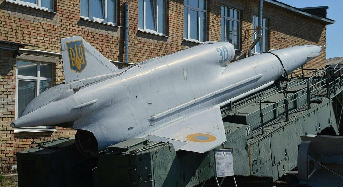 Ukraine cũng đã cải tiến để dòng máy bay không người lái này có thể bay xa hơn. Ngoài ra cũng trang bị thiết bị thiện tử hiện đại để có thể điều chỉnh dòng máy bay không người lái này cơ động hơn để né các hệ thống phòng không.